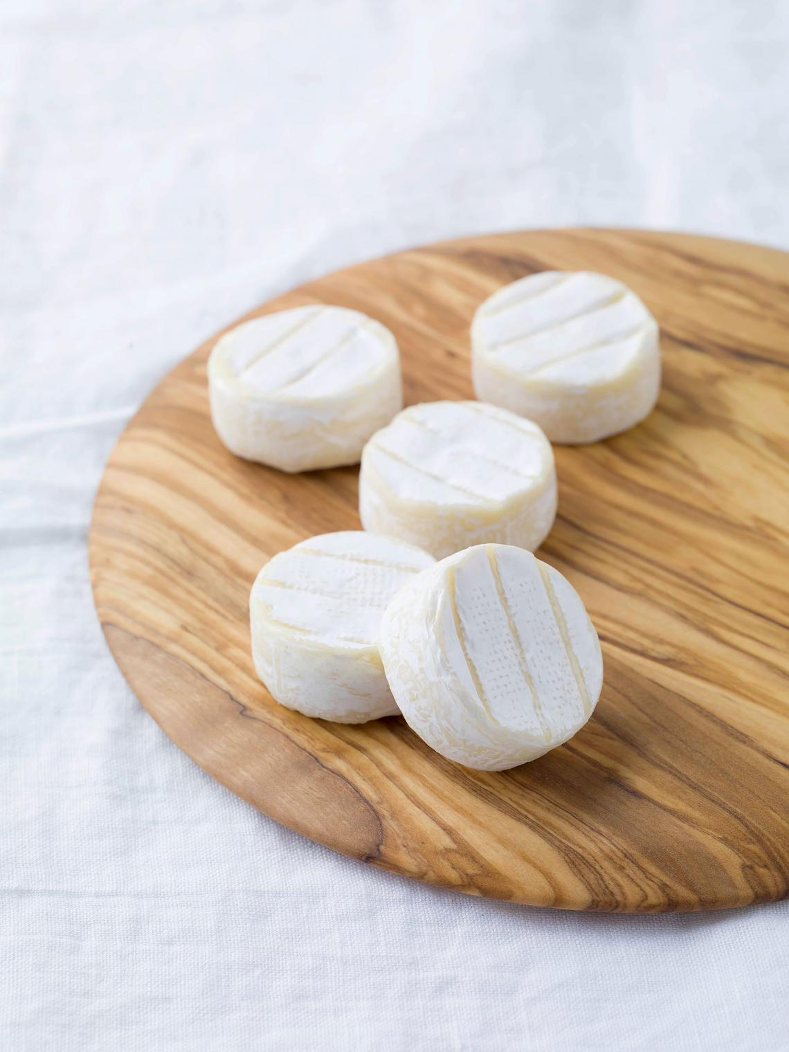ILE DE FRANCE® Mini Brie on a plate ILE DE FRANCE® Mini Brie on a plate