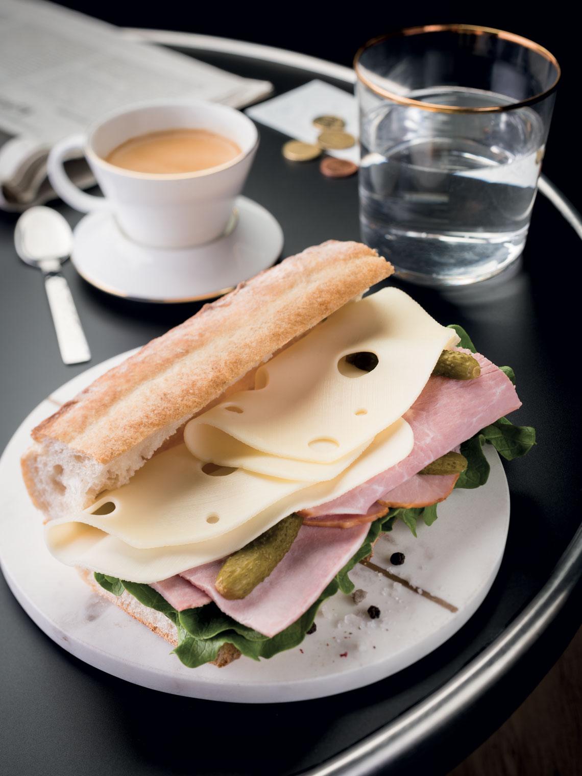 ILE DE FRANCE® Normantal in a sandwich ILE DE FRANCE® Normantal in a sandwich