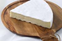 ILE DE FRANCE® Brie on a plate ILE DE FRANCE® Brie on a plate